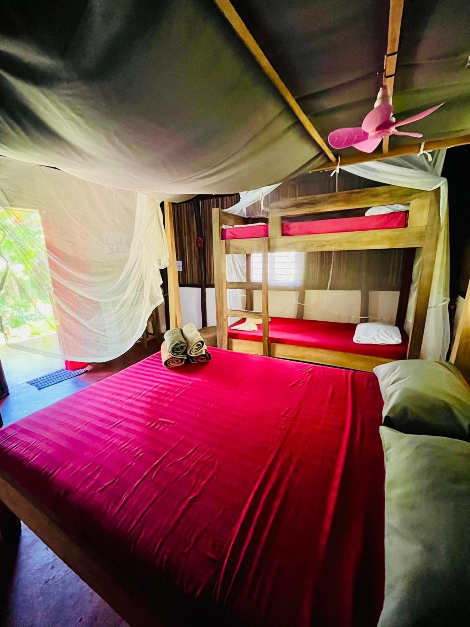 Tamarin Lodge Ампангоринана Экстерьер фото